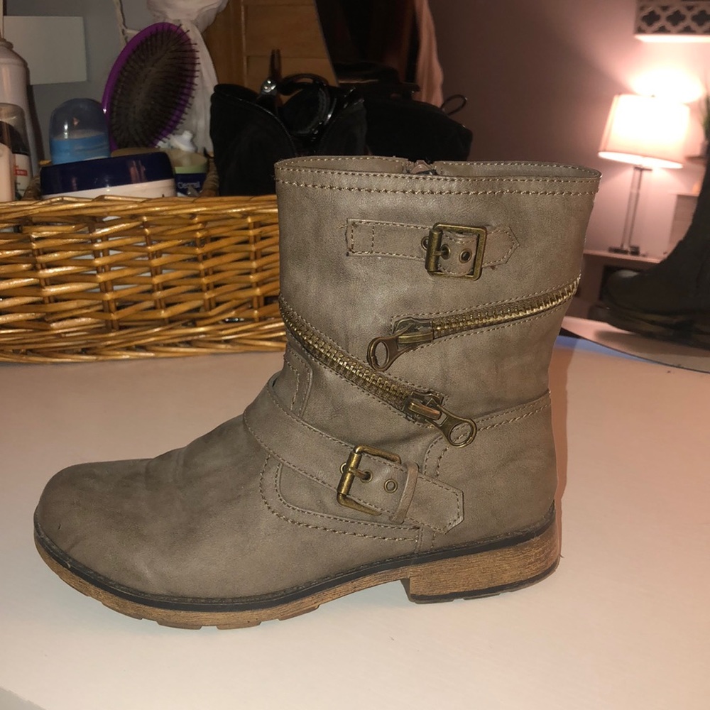 Stevies combat boots